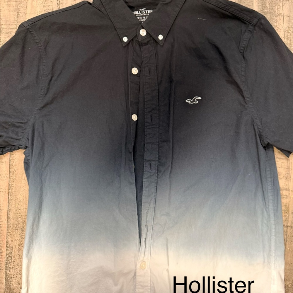 Hollister Men's Ombre Black and Gray Shirt